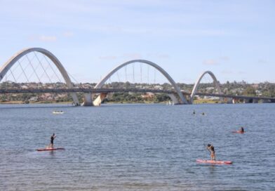 Tecnologia e eficiência: drones com jatos de água atuam na limpeza da Ponte JK
