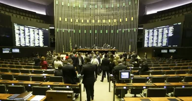 Comissão convoca Mauro Vieira para prestar esclarecimentos sobre guerra no Oriente Médio