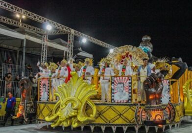 Desfile das escolas de samba abre comemorações pelos 66 anos de Brasília